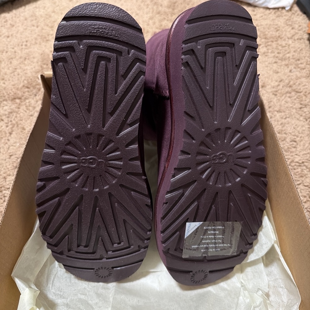 Ugg mini Bailey button ll NWT - image 2